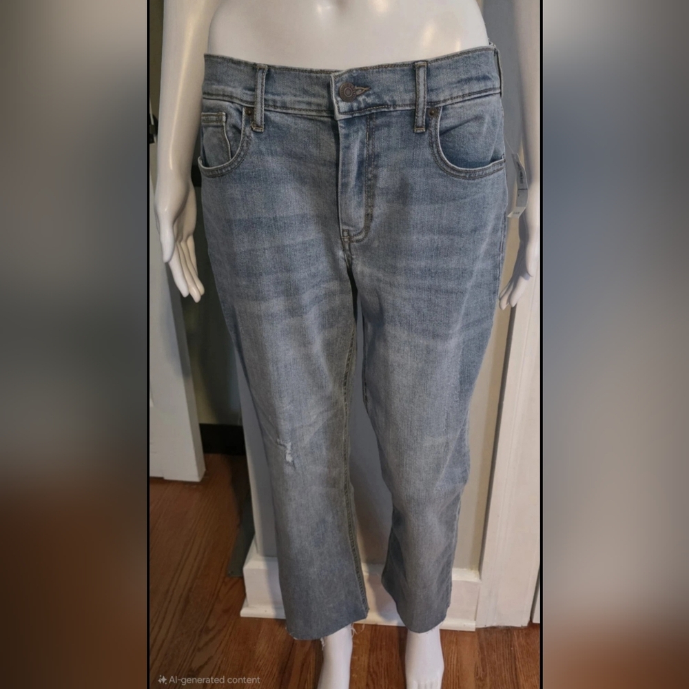 Old Navy Woman's Size 8 Flare Light Blue Jeans
